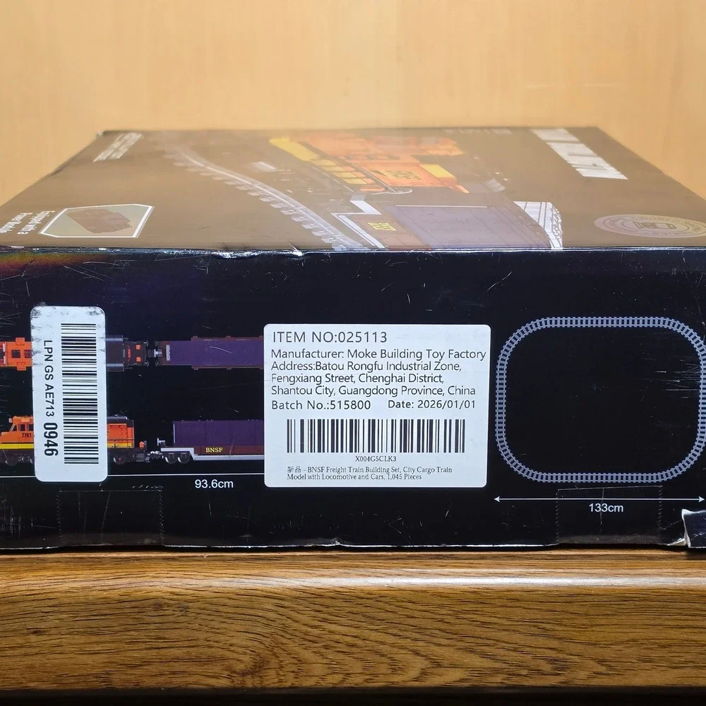 BNSF Burlington Motorized Freight Train Building Set 1065 Pieces 025113 New *